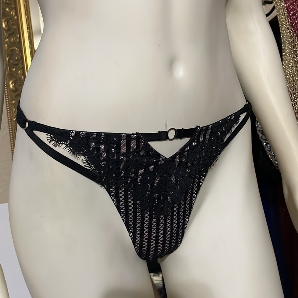 Victoria’s Secret Very Sexy Push-up Bra & Panty Set VS Fishnet & Lace Stripes 🆕 - Picture 14 of 16